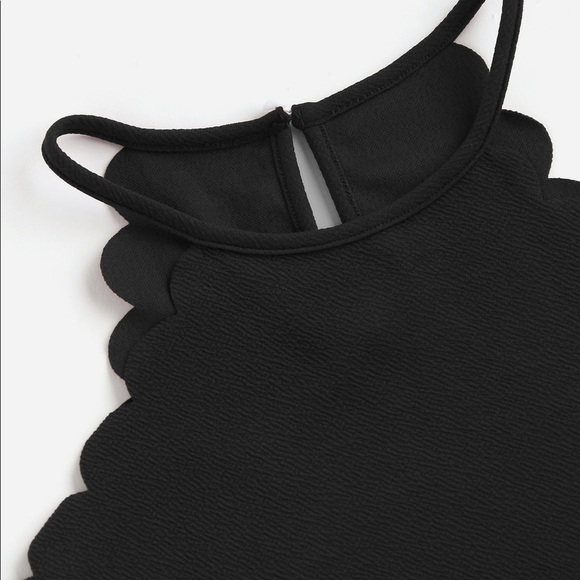 🌻Black Trim halter top🌻 - Picture 3 of 5